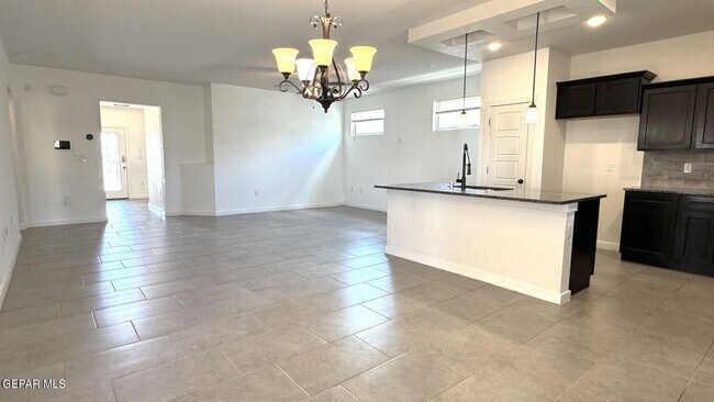 Foto del edificio - 13921 Lago Vista Ave