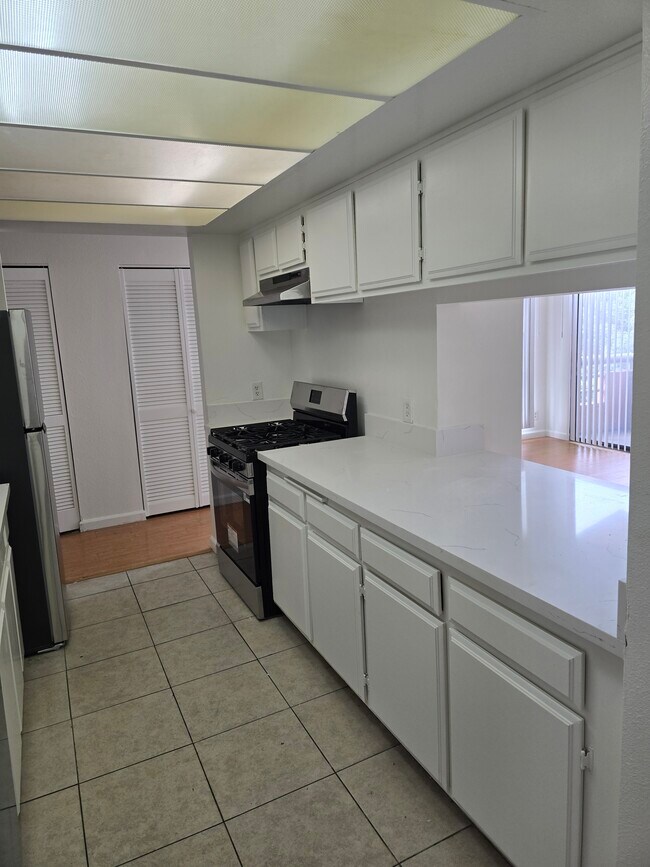 Foto del edificio - 731 S Detroit St