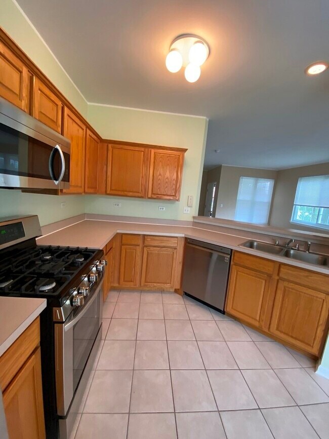 Building Photo - 3080 Autumn Lake Dr