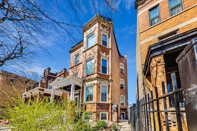 Foto del edificio - 1650 W Byron St