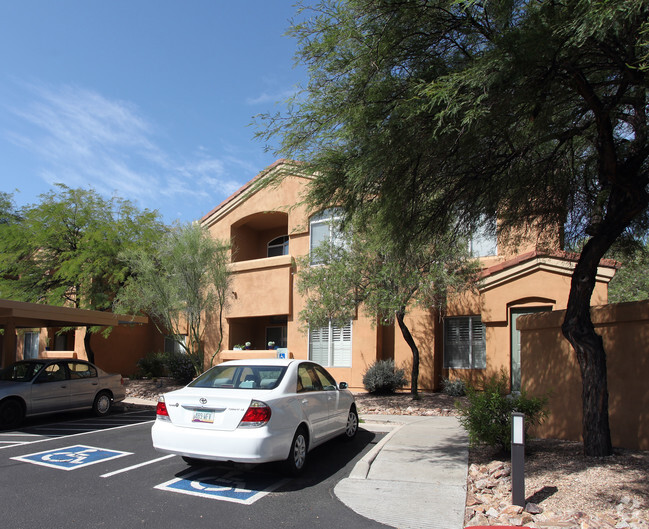 Foto del edificio - Pinnacle Canyon Apartments