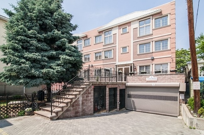 Primary Photo - 124 68th St
