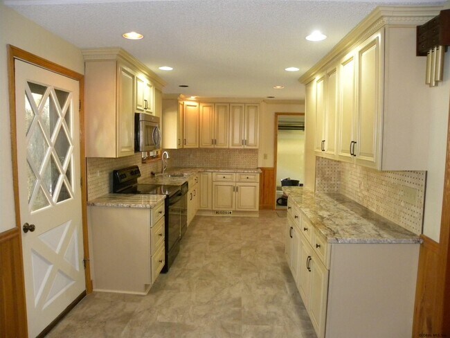 Building Photo - 728 Plank Rd