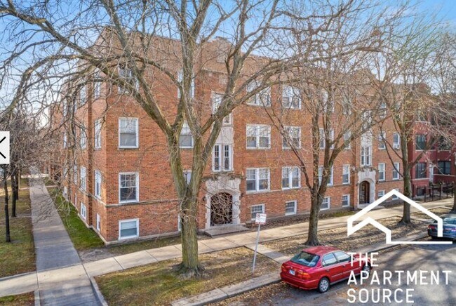 Building Photo - 5131 N Wolcott Ave