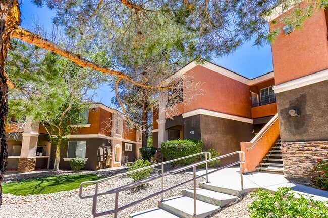 Foto del edificio - 7632 Pacific Hills Ave