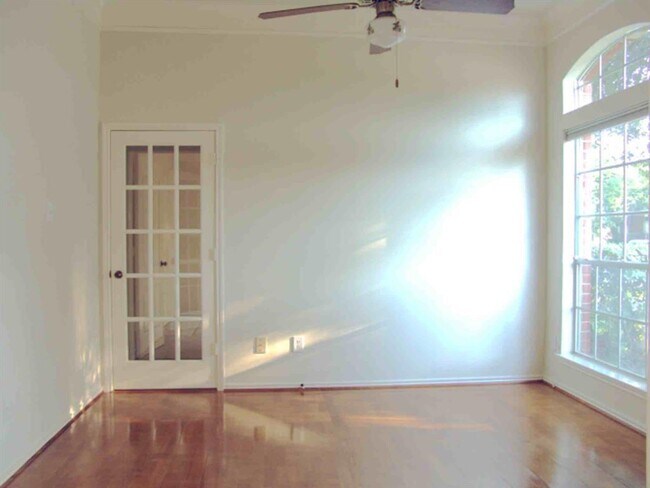 Foto del edificio - 2415 Wyckchester Dr