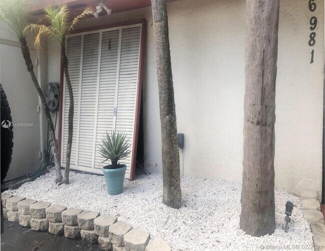 Foto del edificio - 6981 Greentree Ln