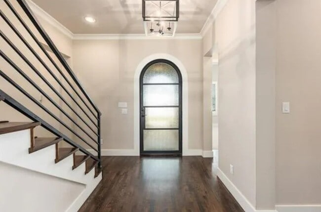 Building Photo - 921 Vintners Ct