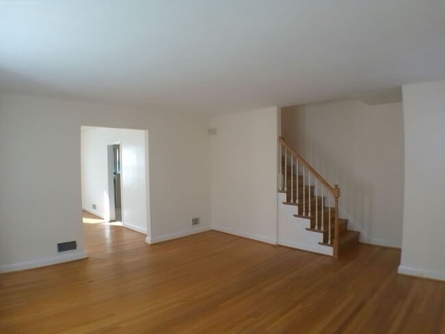 Building Photo - 1317 E Northern Pkwy