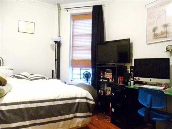 Primary Photo - 160 E 107th St