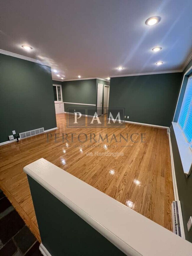 Foto del edificio - 8862 N Malibu Dr