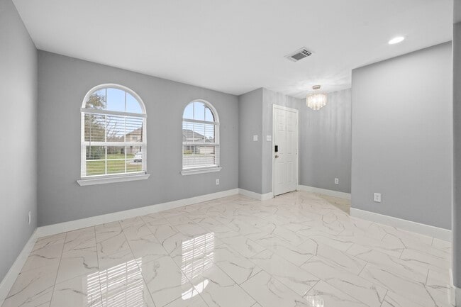 Building Photo - 4500 Upland Cir Dr