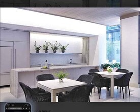 Building Photo - 320 W 38th St