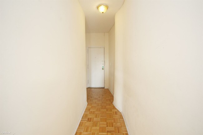 Foto del edificio - 1 br, 1 bath  - 4213 28th Ave D2