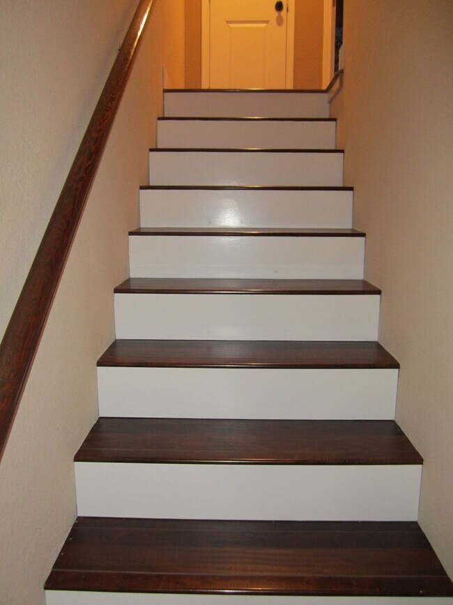 Foto del edificio - 2 Bedroom / 1 Bathroom Townhome in Bay Point