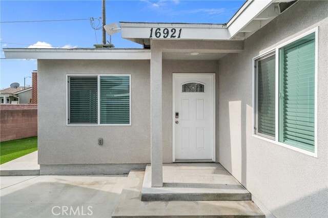 Foto principal - 16921 Daphne Ave