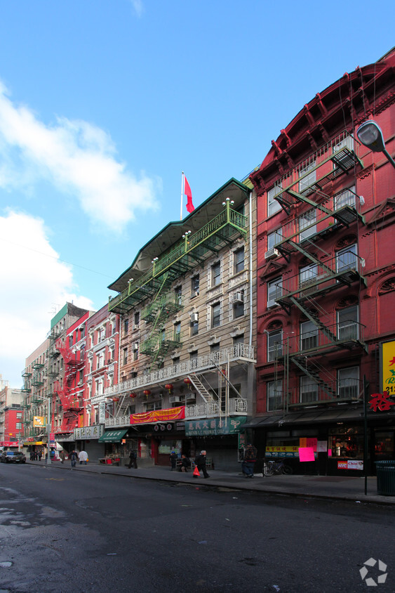 Primary Photo - 62-64 Bayard St