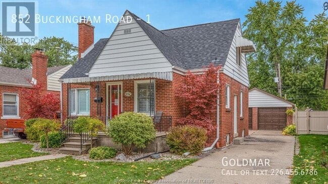 Building Photo - Large 3-Bed East End Home