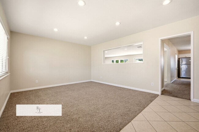 Foto del edificio - 1225 W Glenmere St