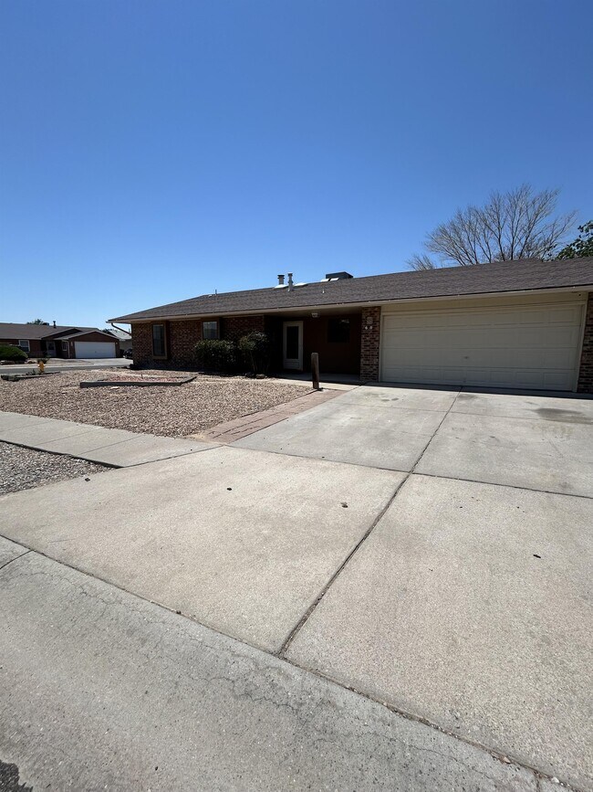 Building Photo - 6101 Equestrian Dr NW