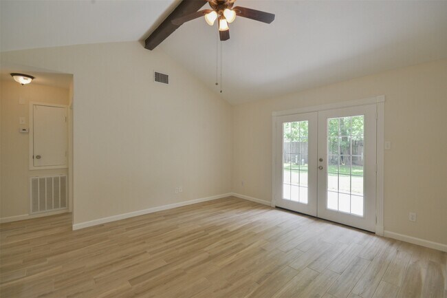 Foto del edificio - 2755 Foliage Green Dr