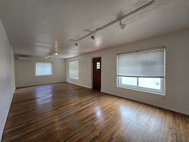 Building Photo - 802 Agua Fria St