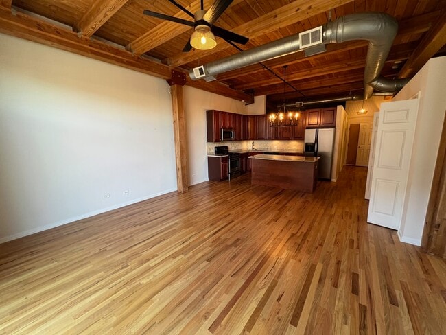 Building Photo - 2806 N Oakley Ave