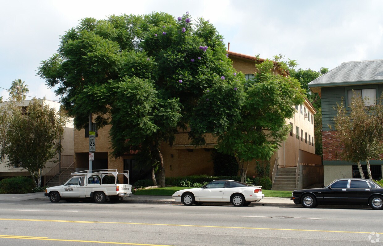 Building Photo - 6234 Woodman Ave