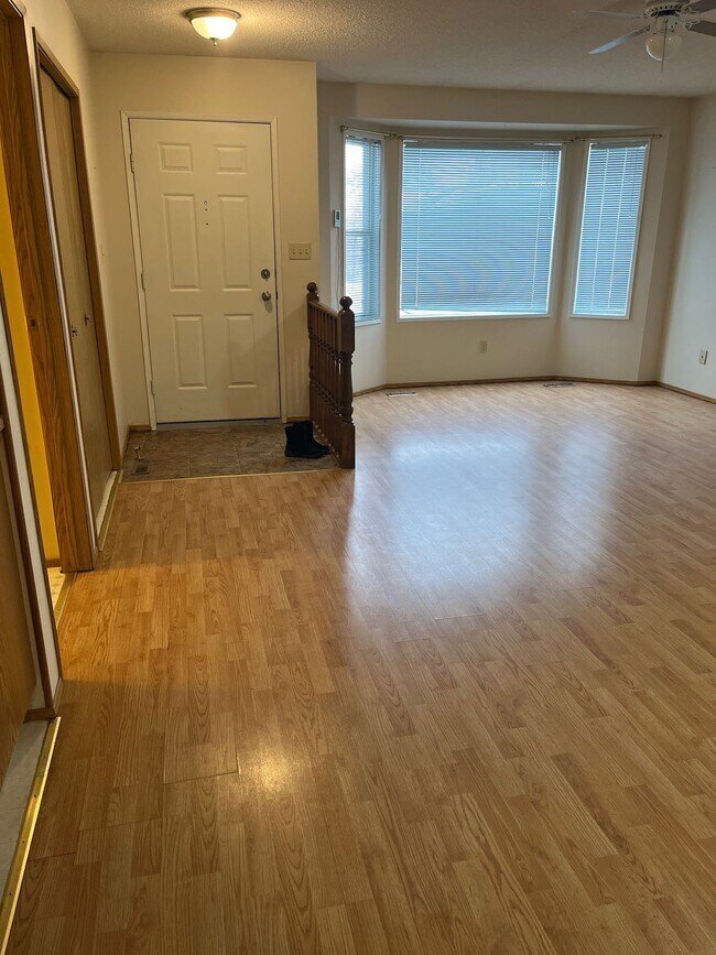 Photo du bâtiment - 2 Bed 1 Bath Unit in Red Deer, AB
