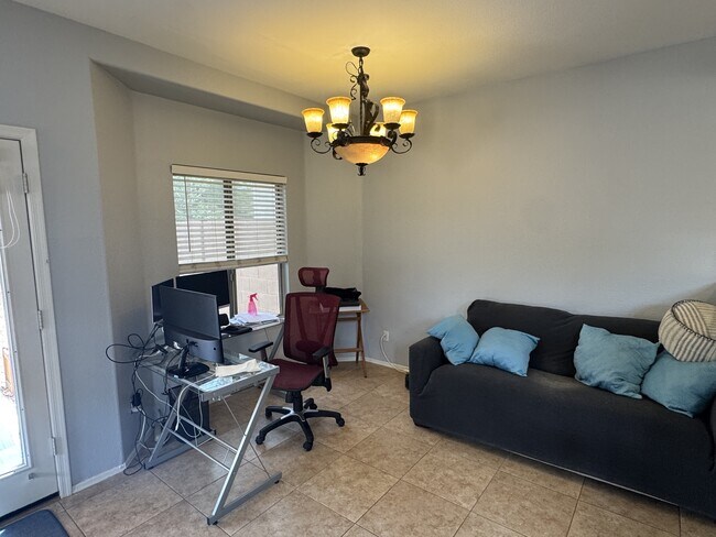 Foto del edificio - 931 S Racine Ln