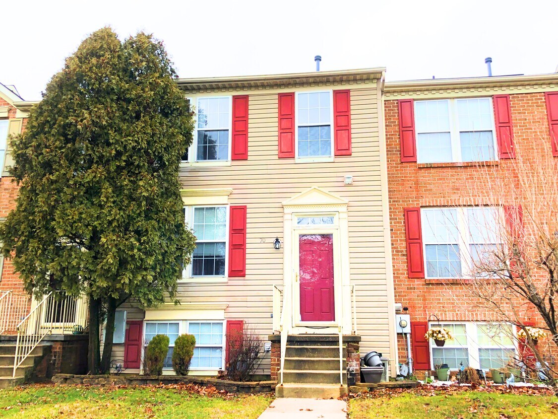 Primary Photo - 70 Coachlight Dr