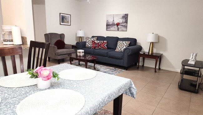 Building Photo - 4727 W Alabama St