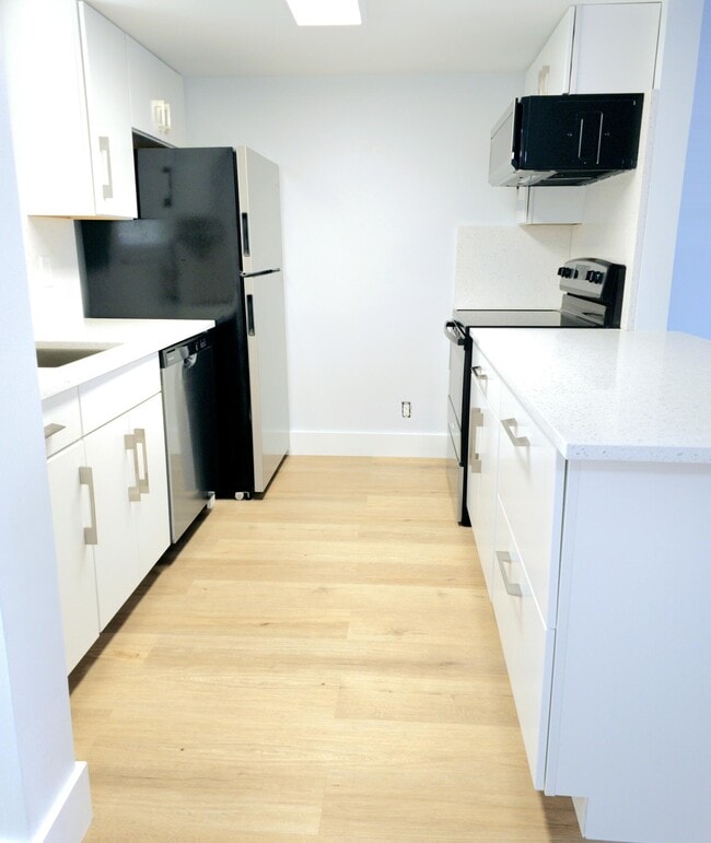 Building Photo - 6315 La Costa Dr