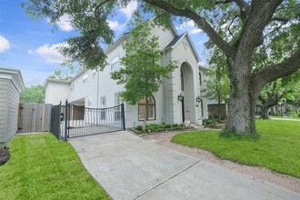 Building Photo - 3724 Wroxton Rd