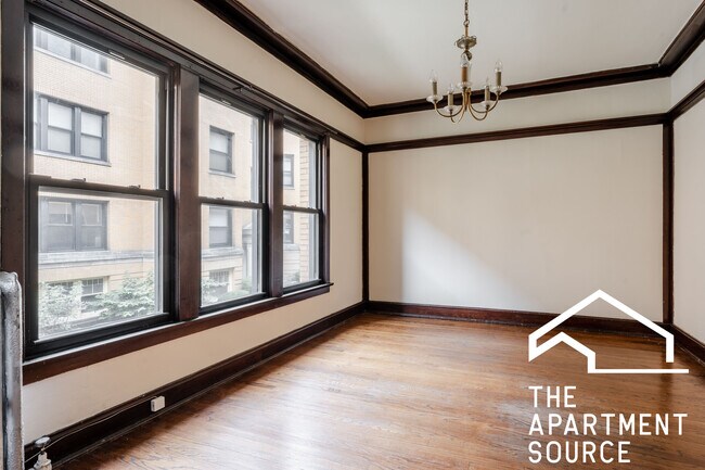 Foto del edificio - 2428 N Sawyer Ave