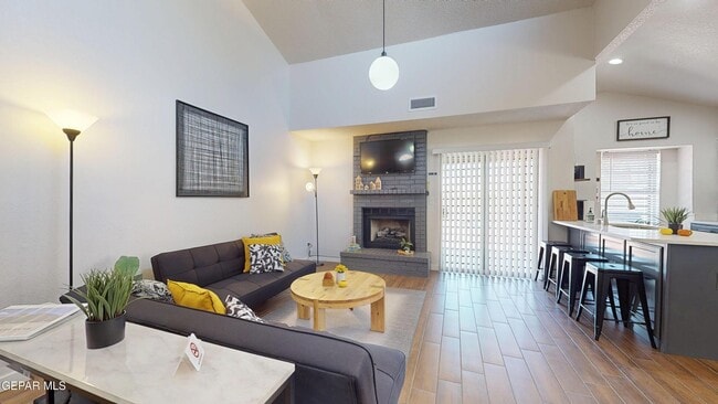 Building Photo - 11640 Jim Thorpe Dr