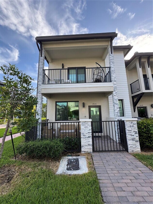 Foto principal - 4516 NW 83rd Path