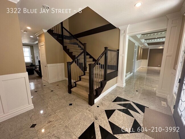 Photo du bâtiment - 7 Bedroom Home in Abbotsford!