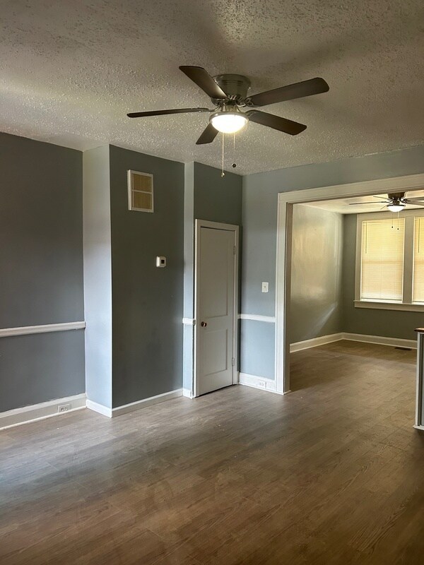 Foto del edificio - 2841 Pelham Ave