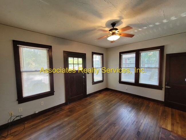 Foto del edificio - 1 bed/ 1 bath home two blocks from UF