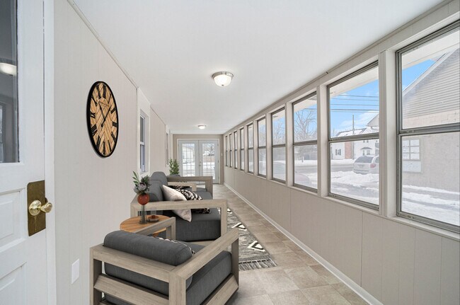 Building Photo - 9 S Glaspie St