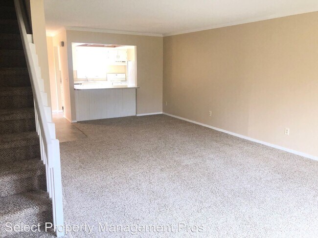 Building Photo - 2310-2312 Versailles Village Pl