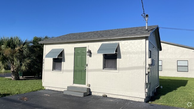 Building Photo - 3811 Davis Rd