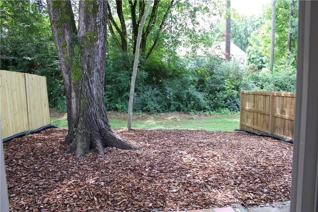 Building Photo - 211 Goshen Ln