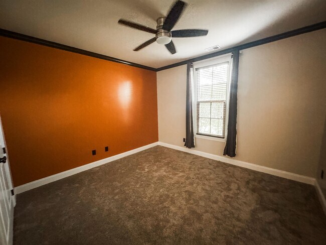 Building Photo - 10711 Quiet Cove