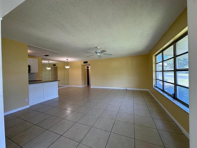 Building Photo - 665 High Point Dr