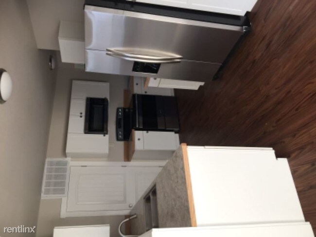 Building Photo - 3 br, 1 bath Apartment - 1645 B Street