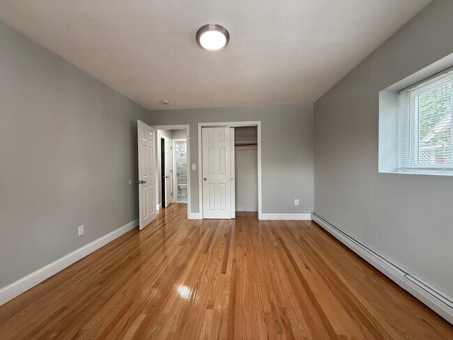 Foto del edificio - 4 Oakcrest Rd