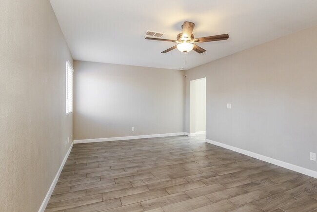 Foto del edificio - 10856 W Ruth Ave