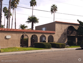 Building Photo - 1073 Estes St